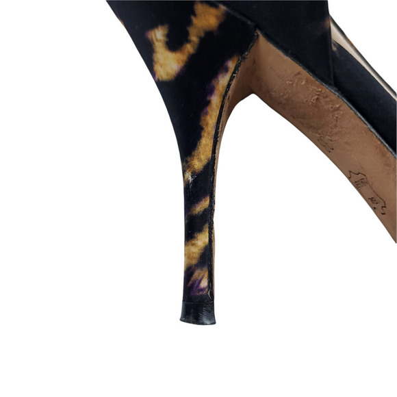LK Bennett Black and Gold Patterned Heels - Picture 6 of 12